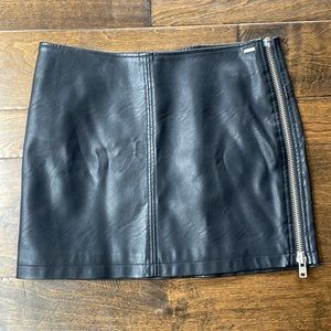 Obey N° 89 faux leather skirt